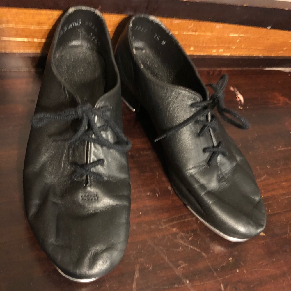 Tap dancing shoes